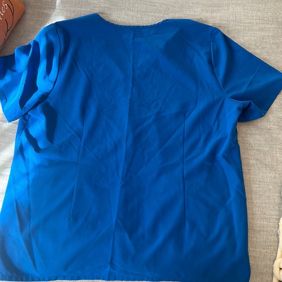 Royal Blue figs scrub top - Picture 7 of 7